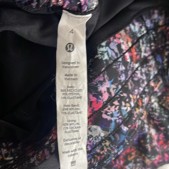 Lululemon Hotty Hot High Rise Skirt Size 4 NEW - Picture 4 of 7